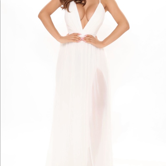 Fashion Nova Dresses & Skirts - NWT Fashion Nova Arabella Maxi Dress - Ivory - M
Size Medium. Never worn